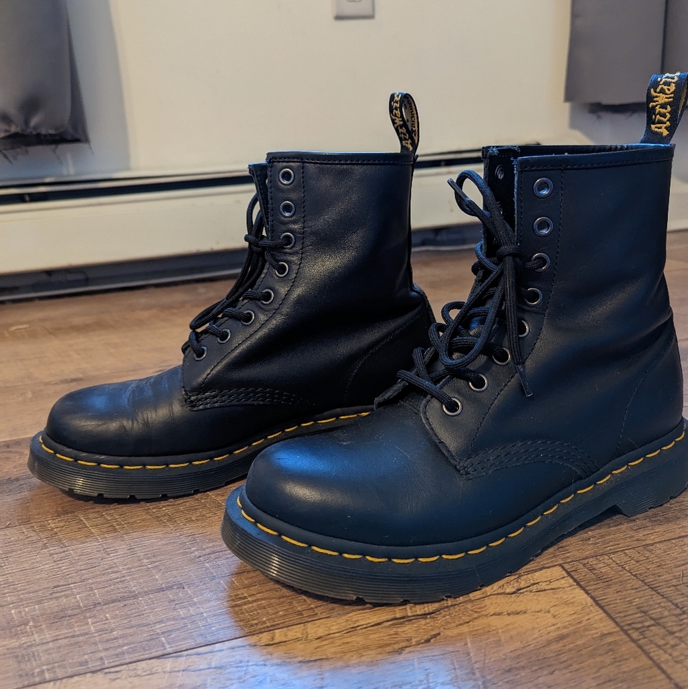 Dr Martens 1460 lace up combat boots in women's size 8